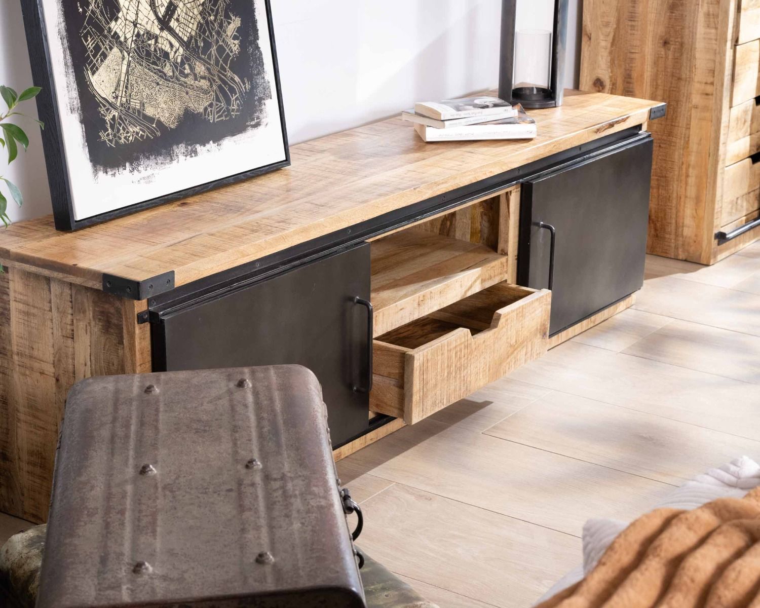 Mobile TV "Caractère" da 180 cm con ante scorrevoli in metallo e legno