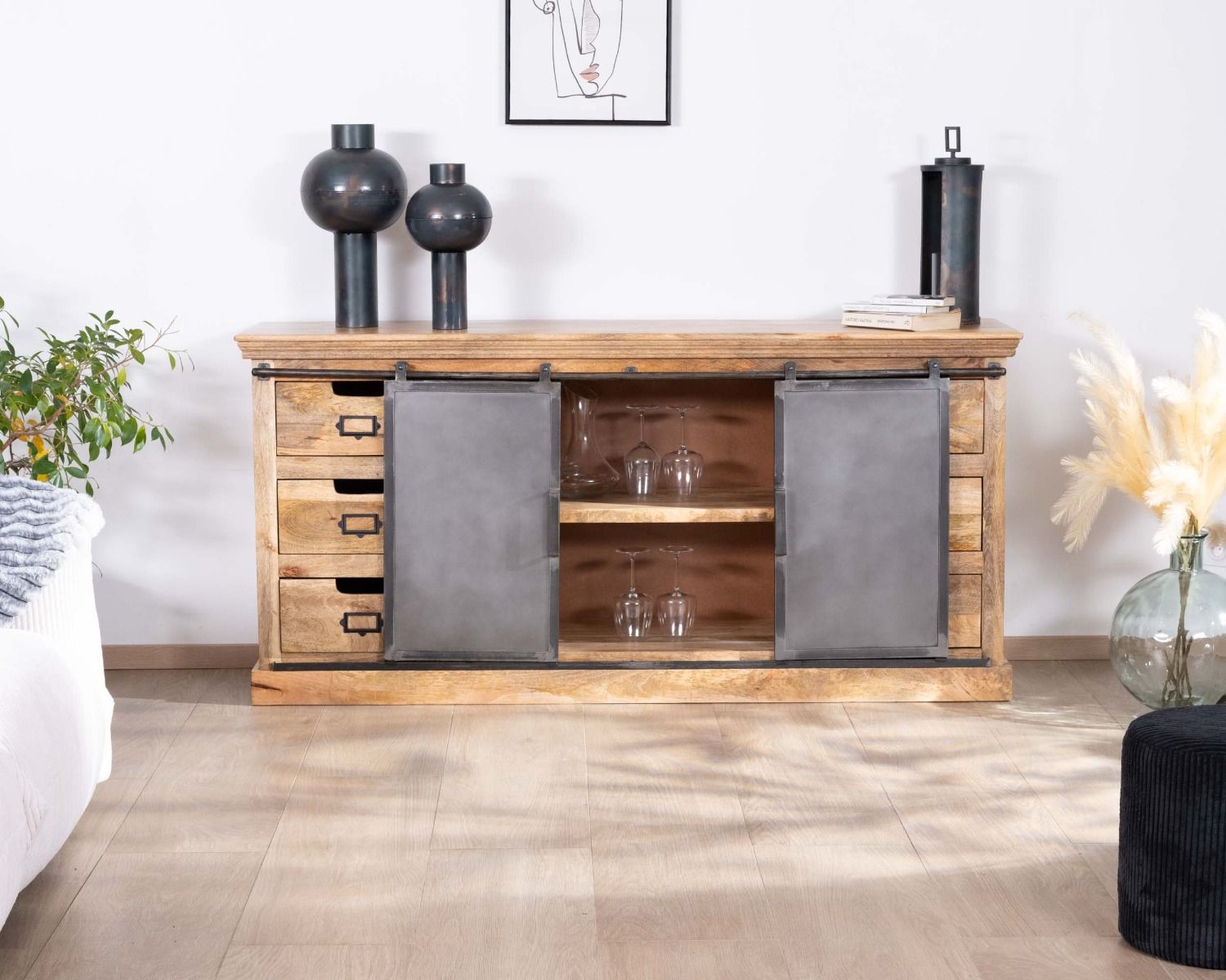 Credenza "Haden" in legno massiccio e metallo in stile industriale