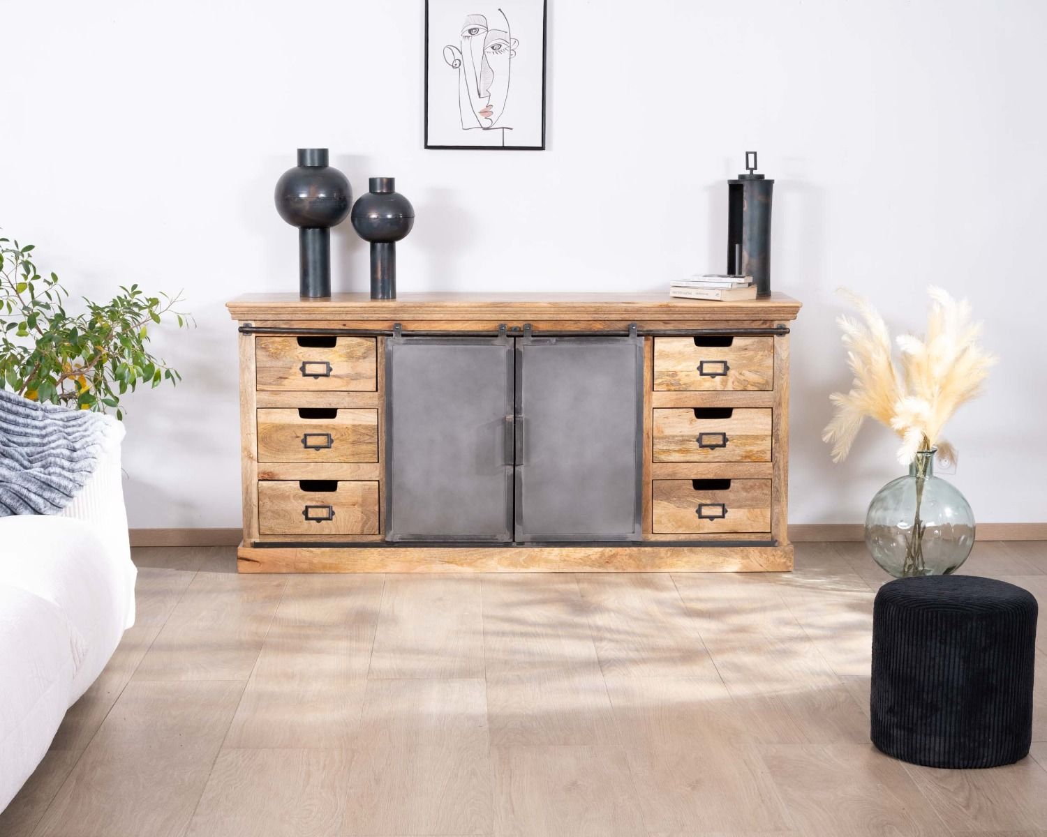 Credenza "Haden" in legno massiccio e metallo in stile industriale