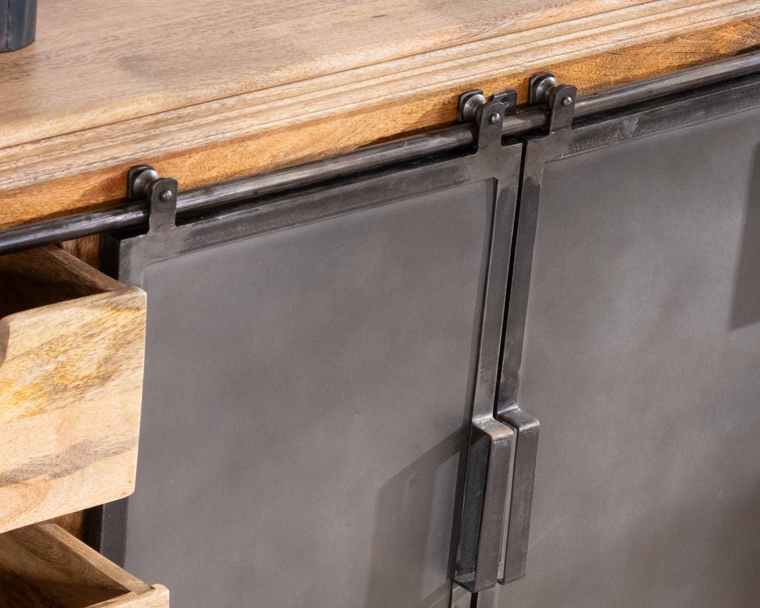Credenza "Haden" in legno massiccio e metallo in stile industriale
