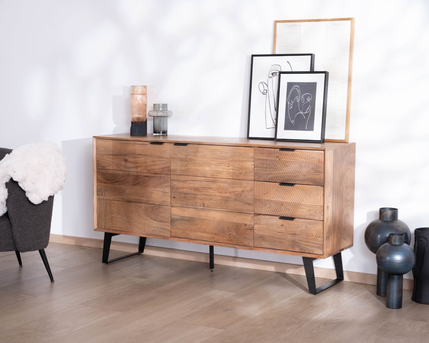 Contenitore basso con cassetti "Uky" da 160 cm, design contemporaneo dal sapore retrò