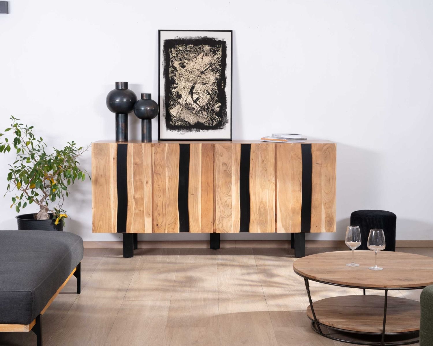 Grande credenza di 190 cm in legno massiccio di acacia e metallo nero dal design "Zen Black"