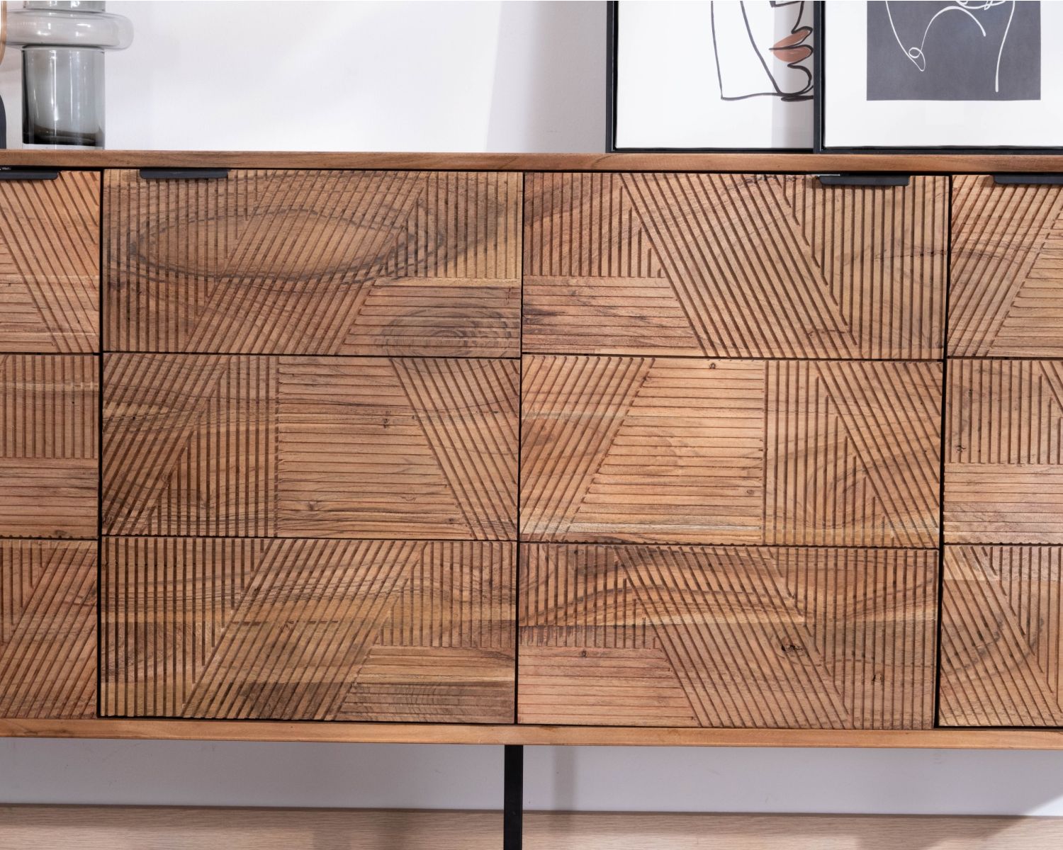 Credenza a 4 ante "Uky" in legno d'acacia, design contemporaneo dal sapore retrò
