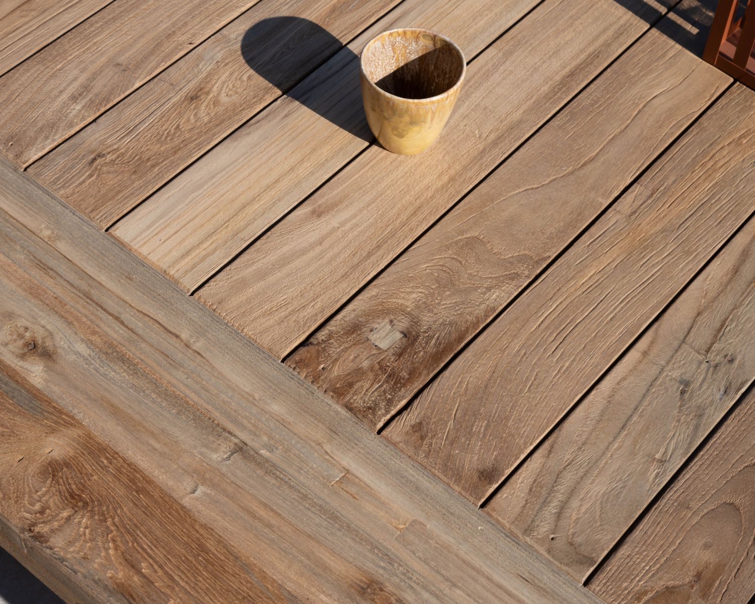 Tavolino grande da esterno in teak di design japandi "Eclipse" 140 cm