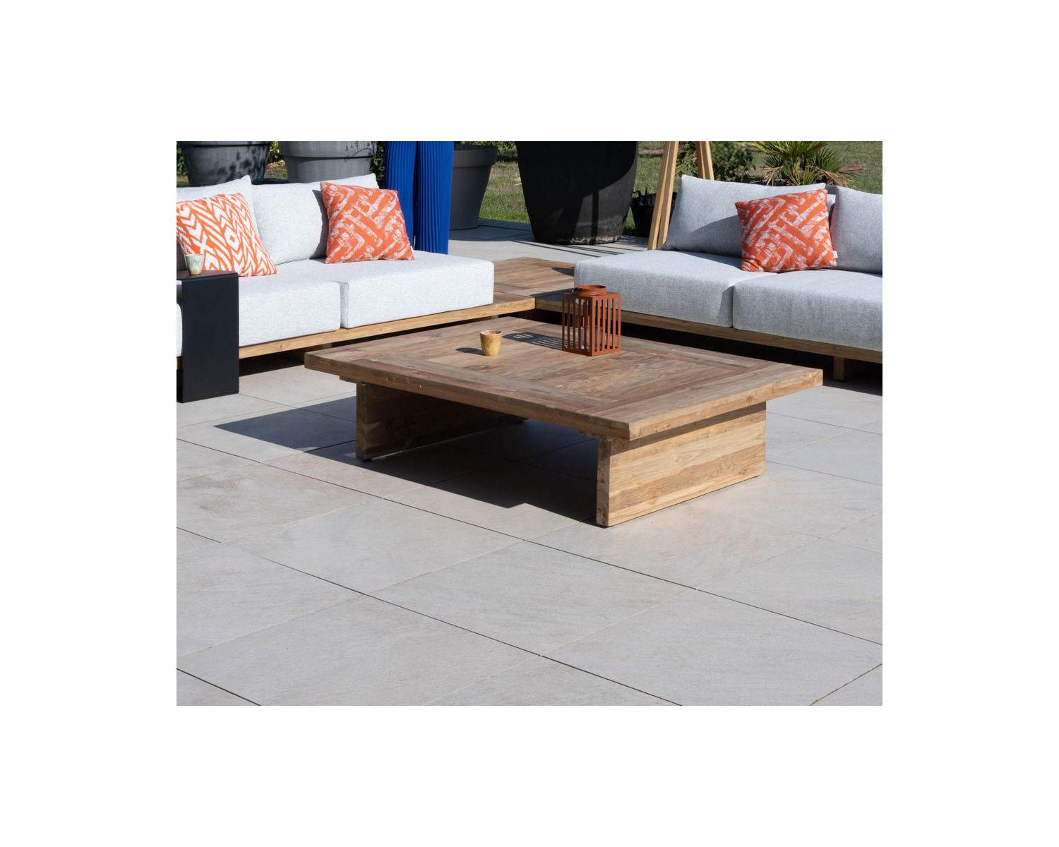 Tavolino grande da esterno in teak di design japandi "Eclipse" 140 cm