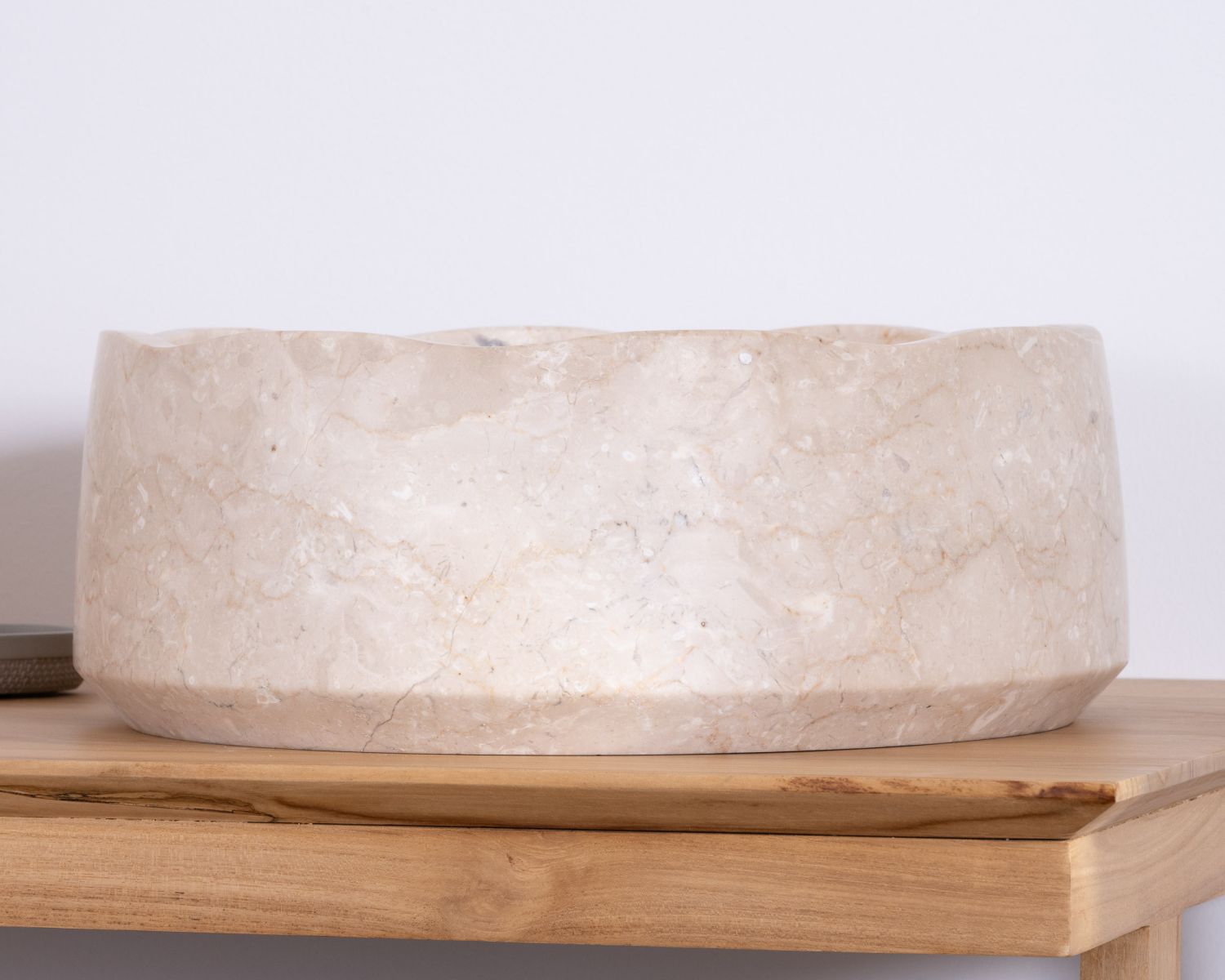 Lavabo con piedistallo rotondo "Stone", design in puro marmo