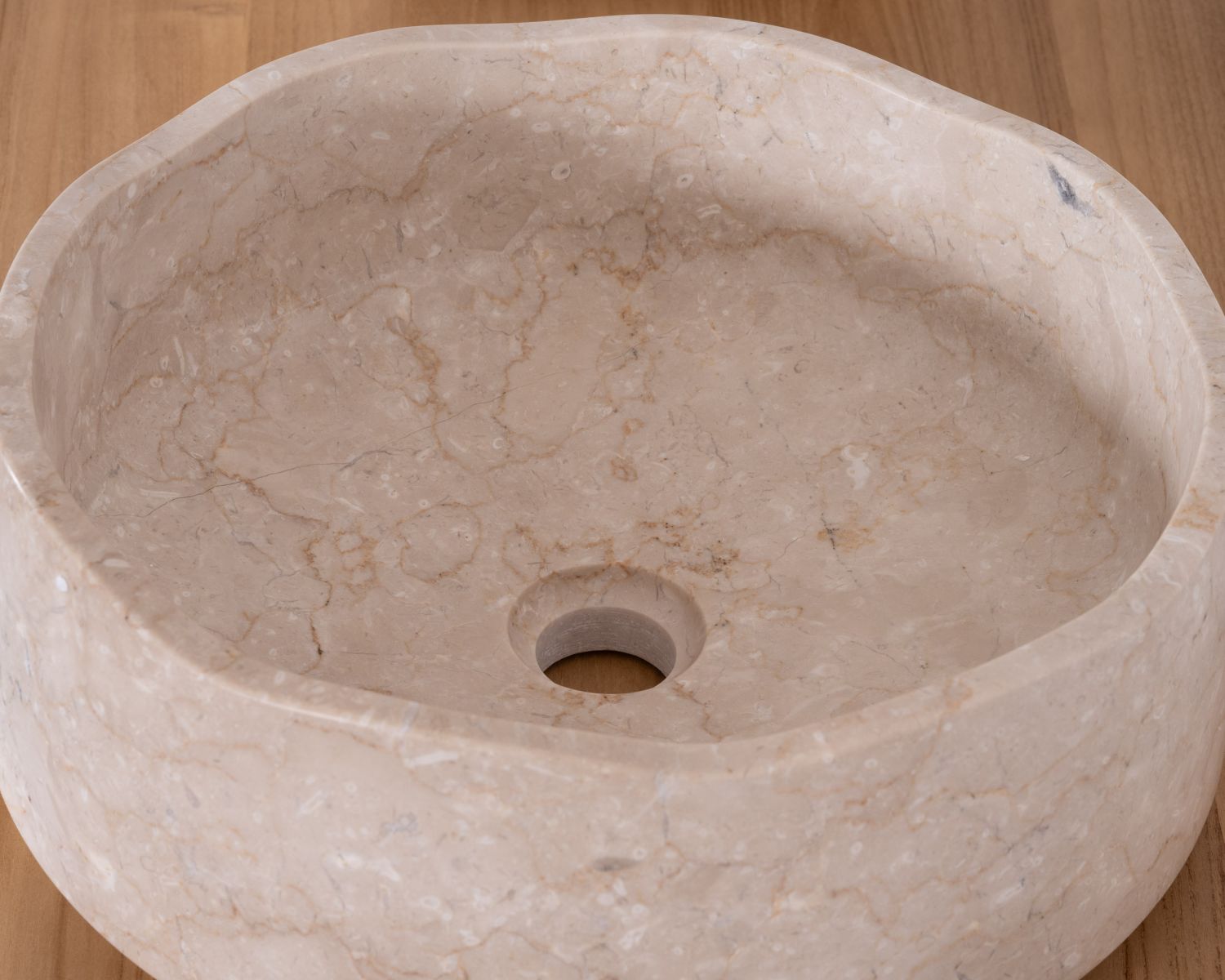 Lavabo con piedistallo rotondo "Stone", design in puro marmo