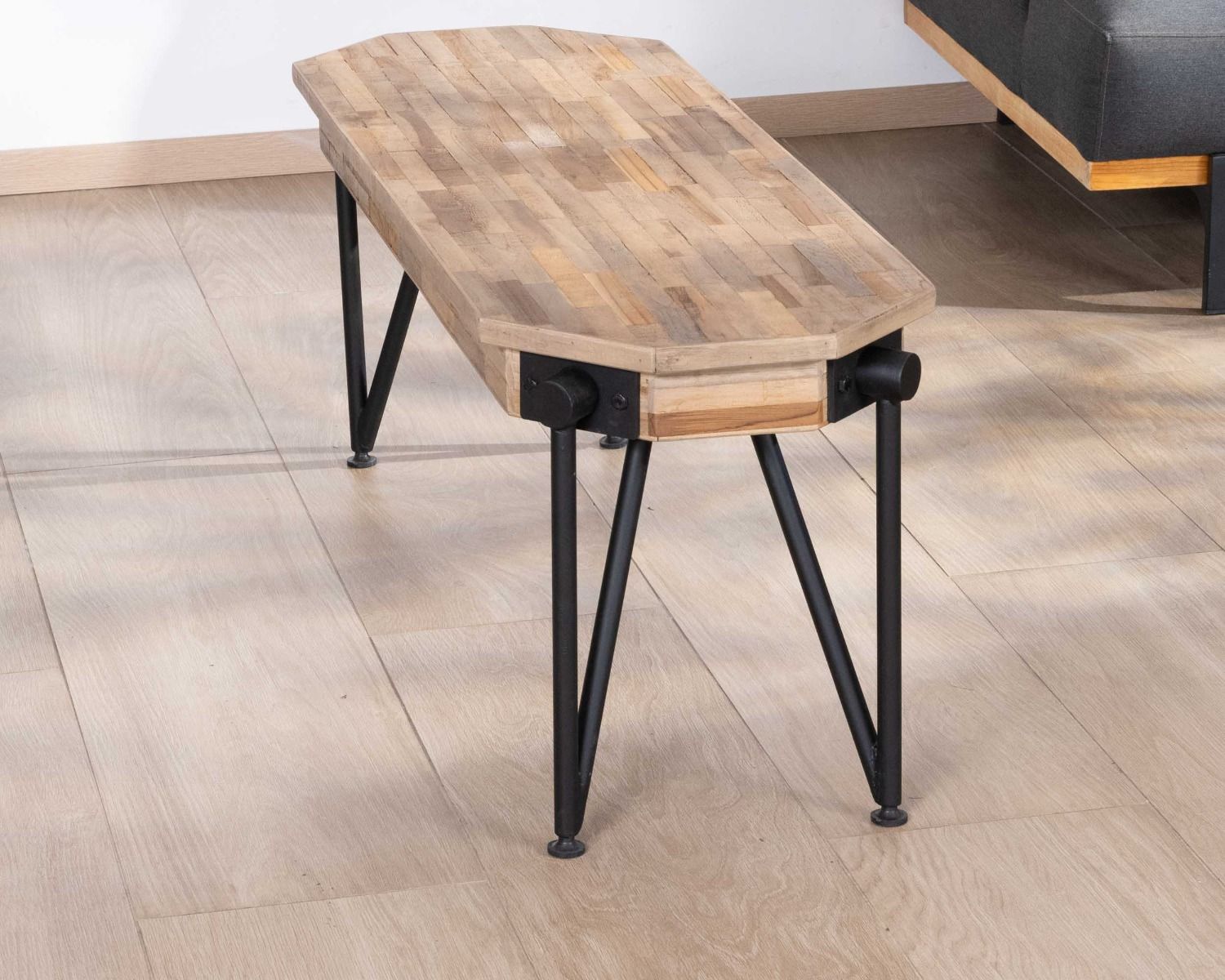 Panchina "Bendigo" in legno riciclato e metallo nero