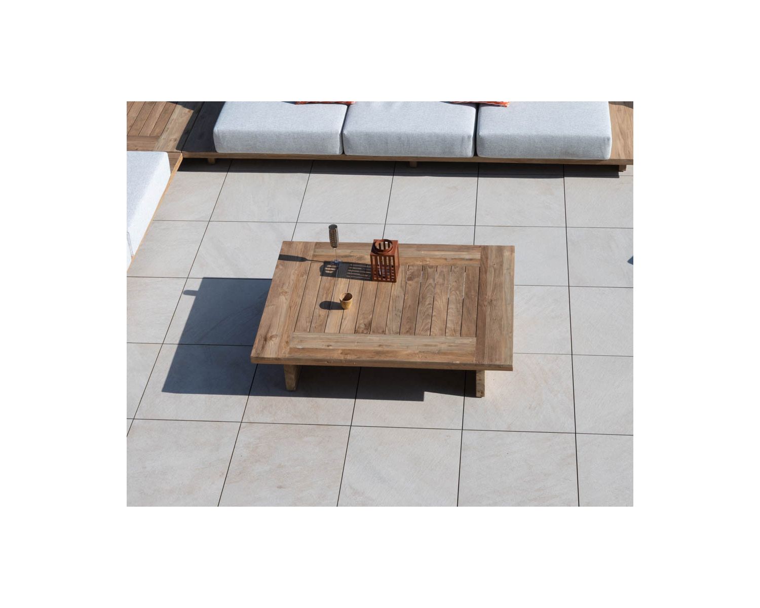 Tavolino grande da esterno in teak di design japandi "Eclipse" 140 cm