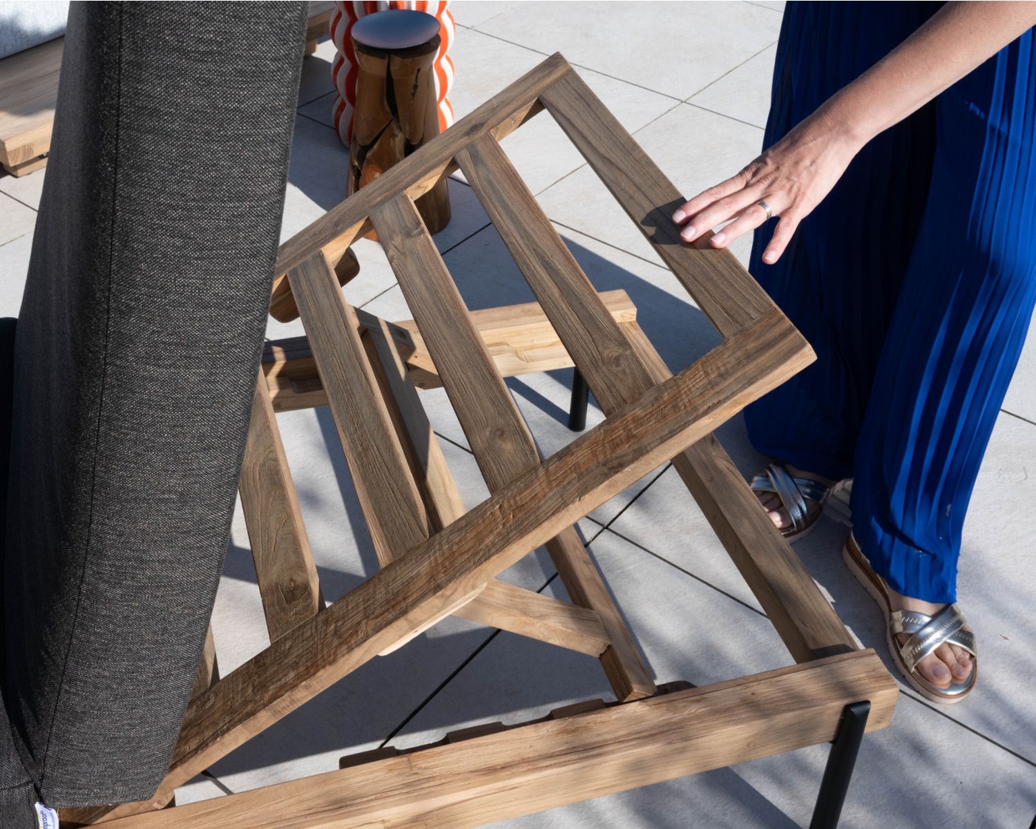 Lettino trapuntato chic e contemporaneo in teak, alluminio e tessuto "Hélios" grigio scuro