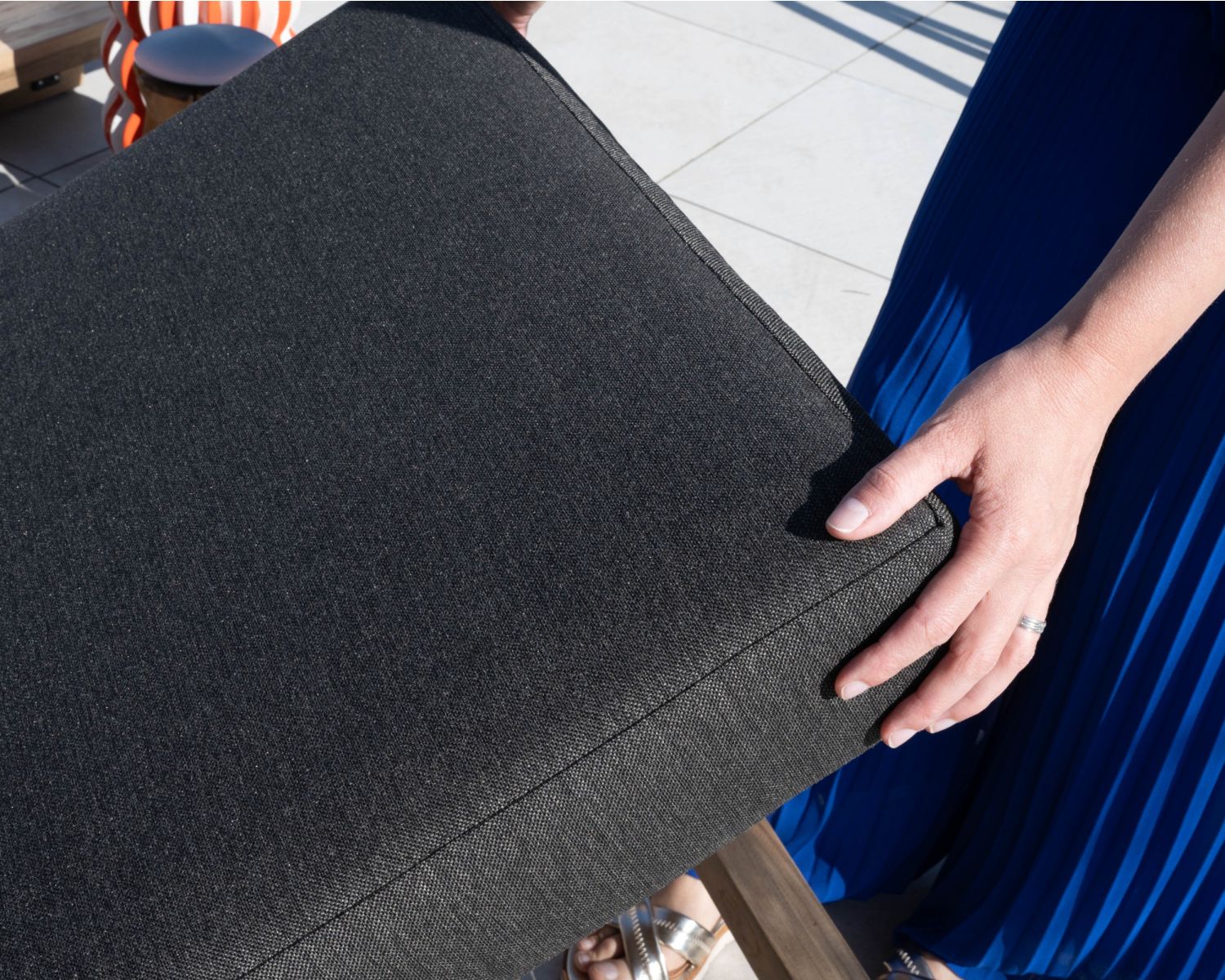 Lettino trapuntato chic e contemporaneo in teak, alluminio e tessuto "Hélios" grigio scuro