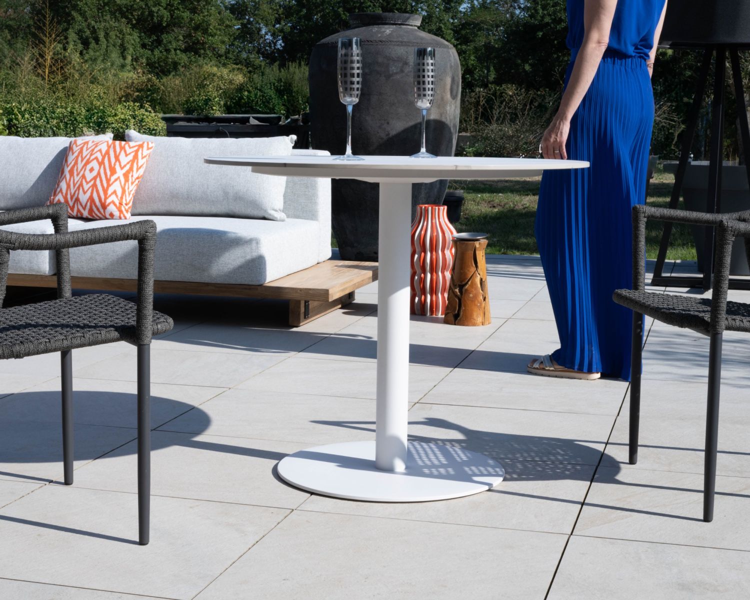 Tavolino rotondo bianco con piano in ceramica "Saint Tropez" 90 cm