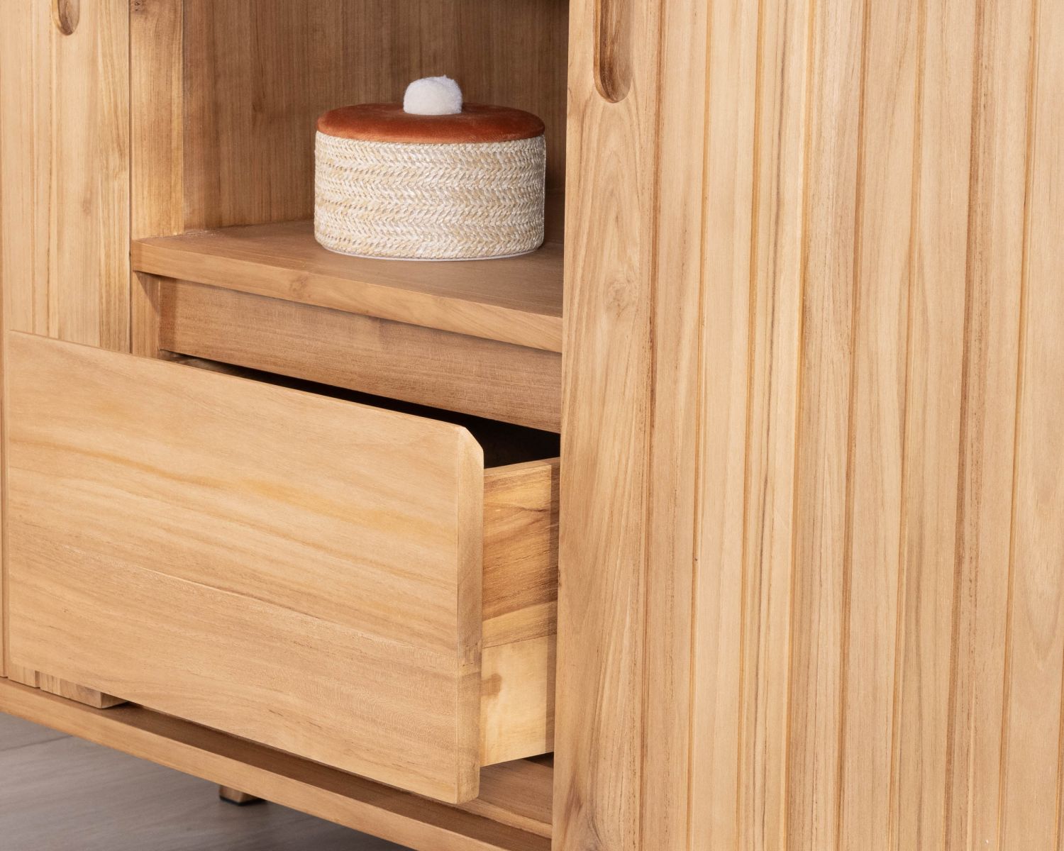 Mobiletto doppio in teak dal design retrò "Aloha" 140 cm