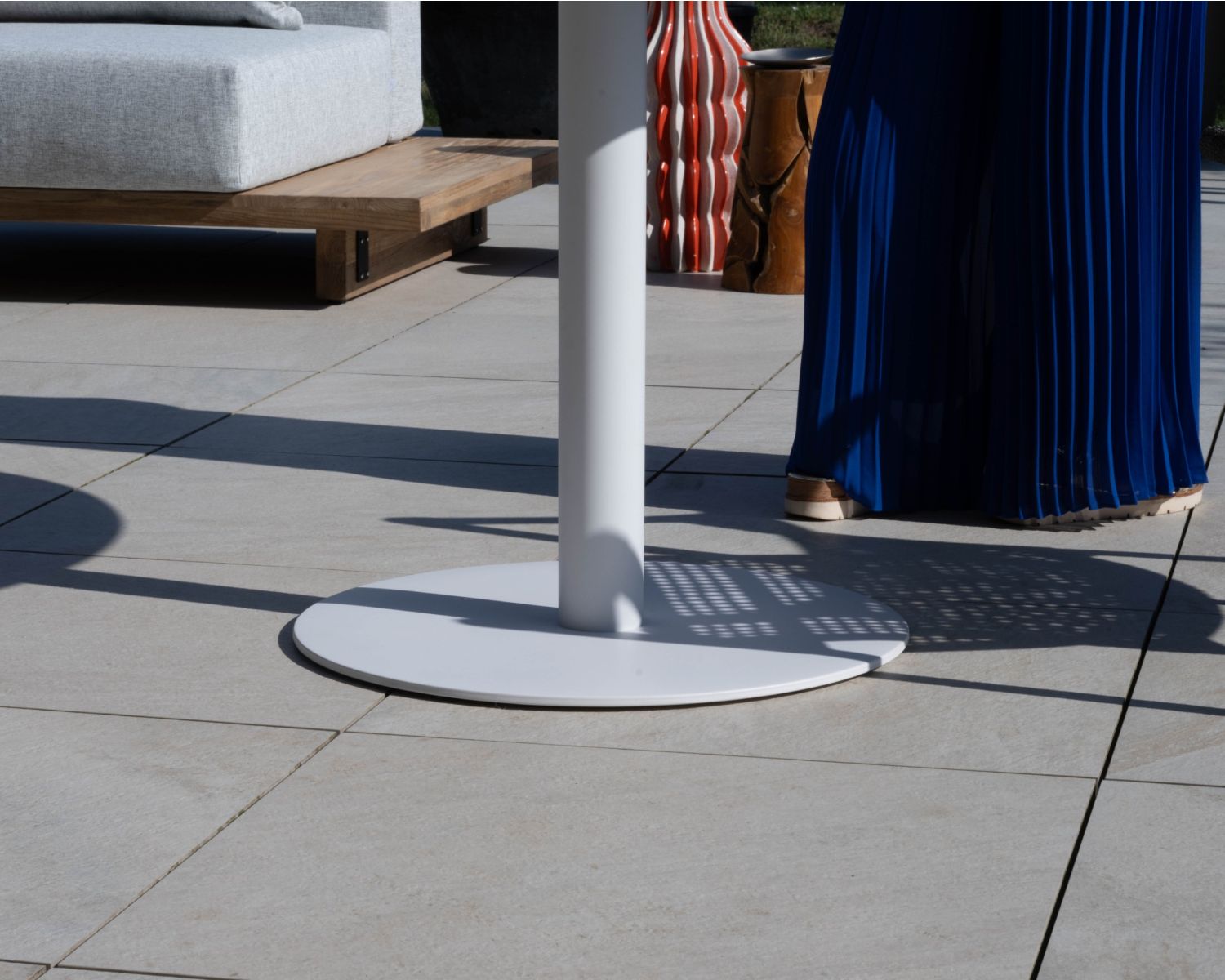 Tavolino rotondo bianco con piano in ceramica "Saint Tropez" 90 cm