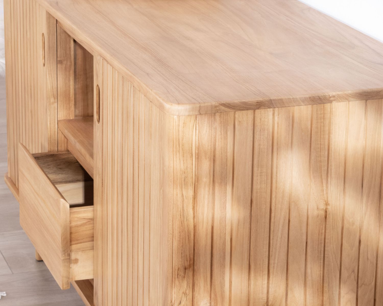 Mobiletto doppio in teak dal design retrò "Aloha" 140 cm