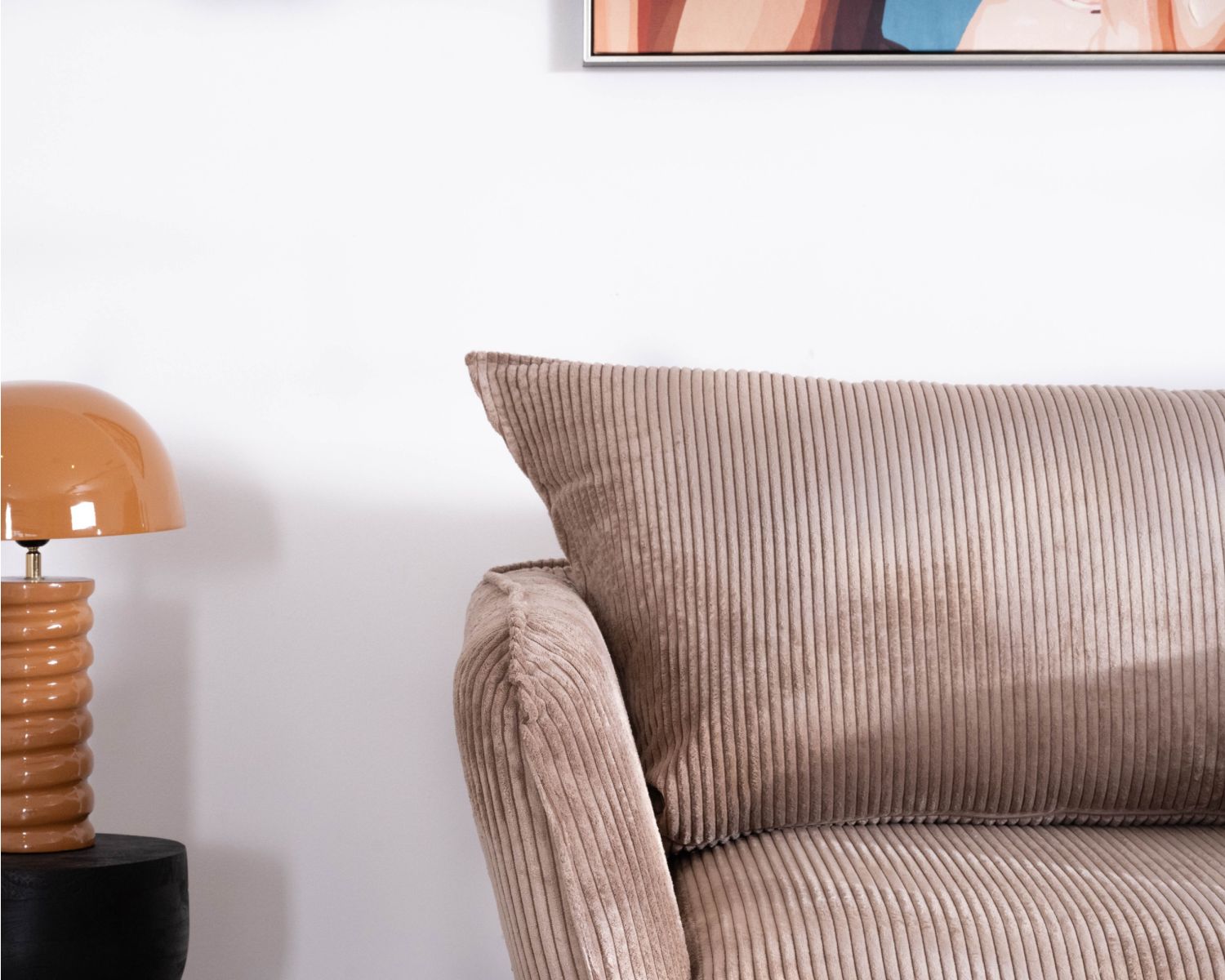 Poltrona "Hasting" ultra-confortevole in stile scandinavo in velluto a coste color cammello