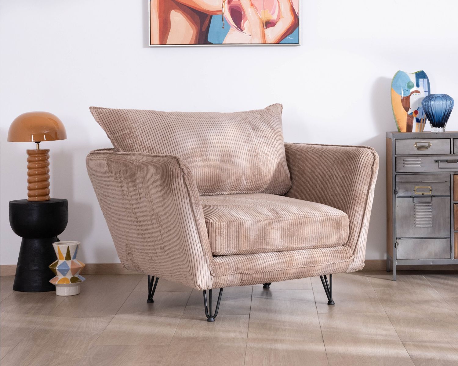 Poltrona "Hasting" ultra-confortevole in stile scandinavo in velluto a coste color cammello