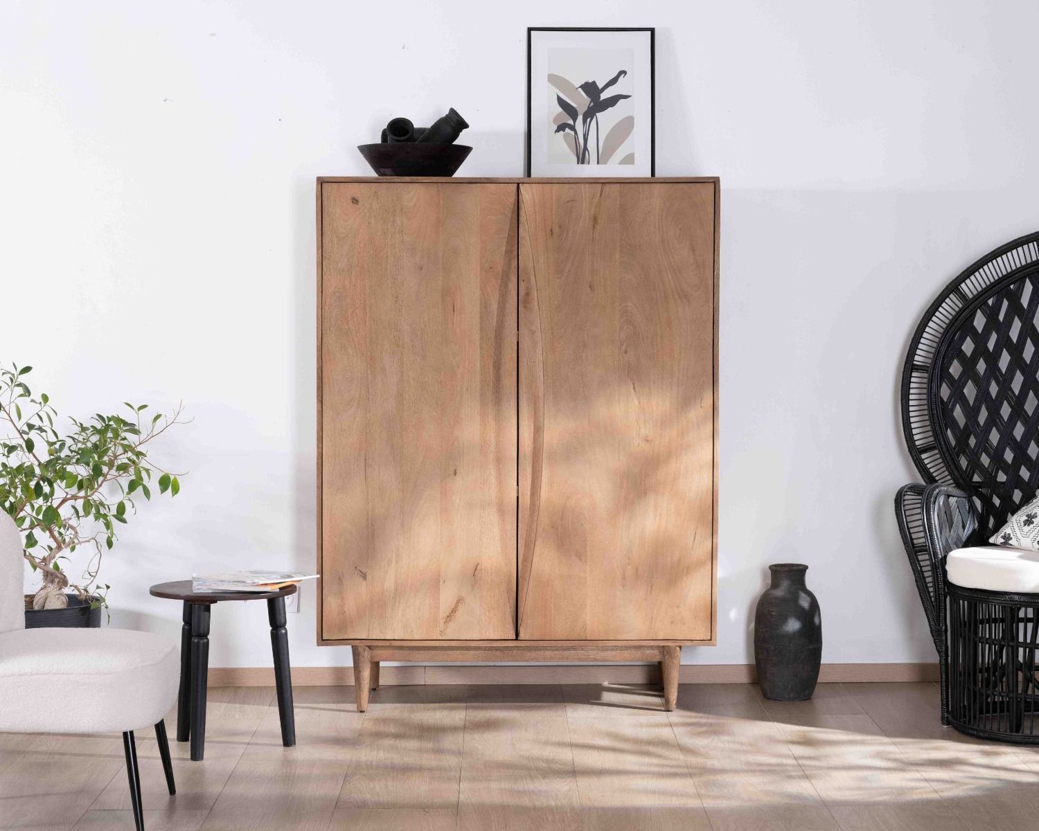 Armadio a 2 ante "Cabure" in legno massiccio di mango, stile contemporaneo