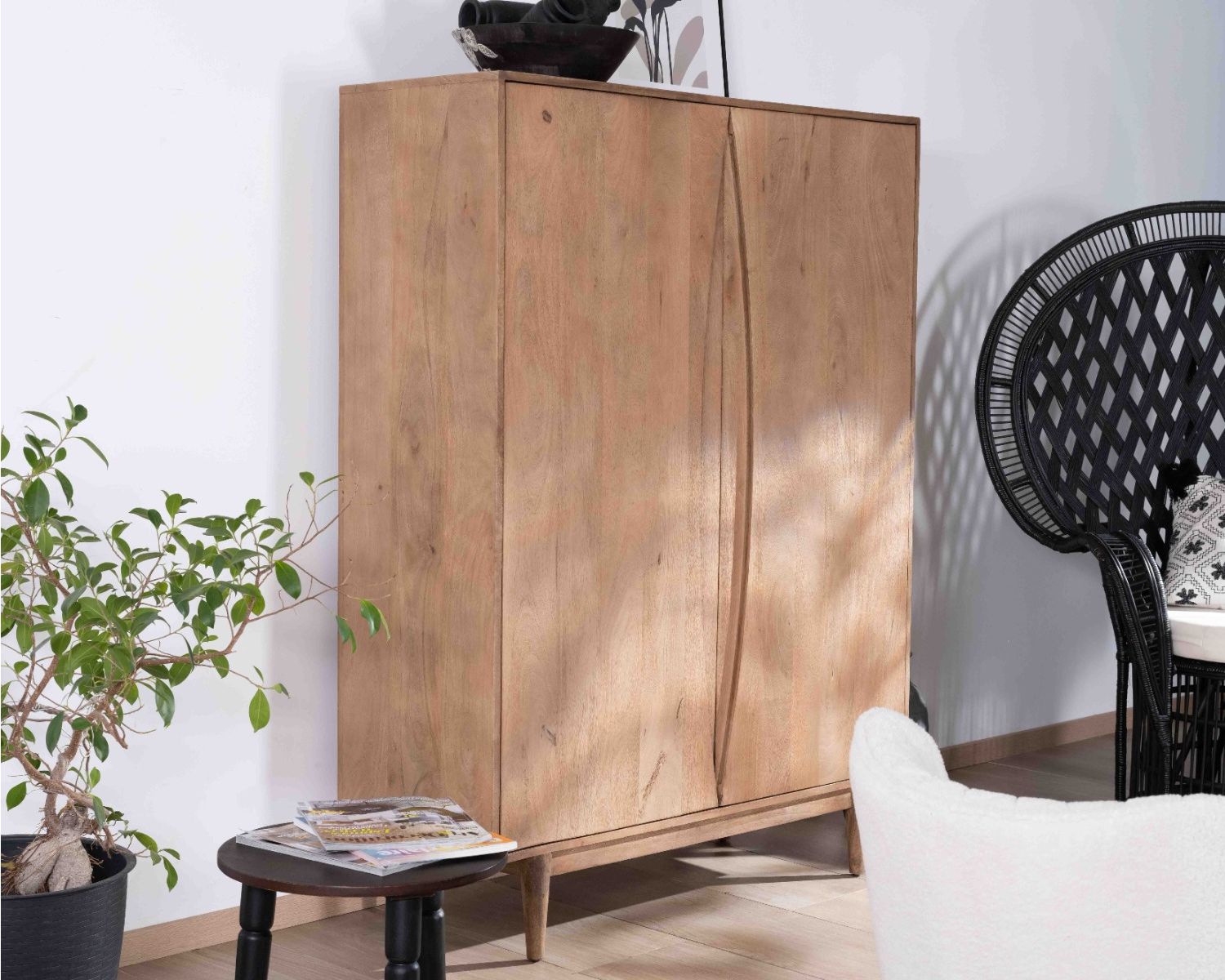 Armadio a 2 ante "Cabure" in legno massiccio di mango, stile contemporaneo