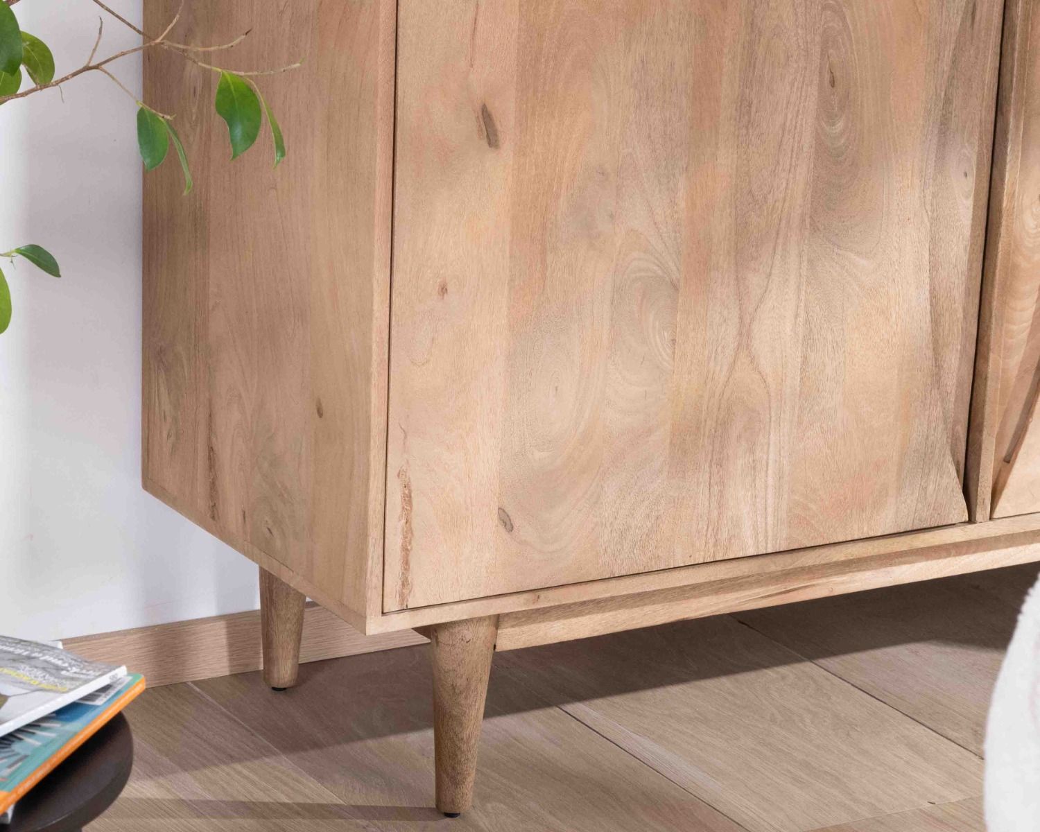 Credenza contemporanea a 2 ante in mango massiccio con maniglie integrate curve "Cabure"