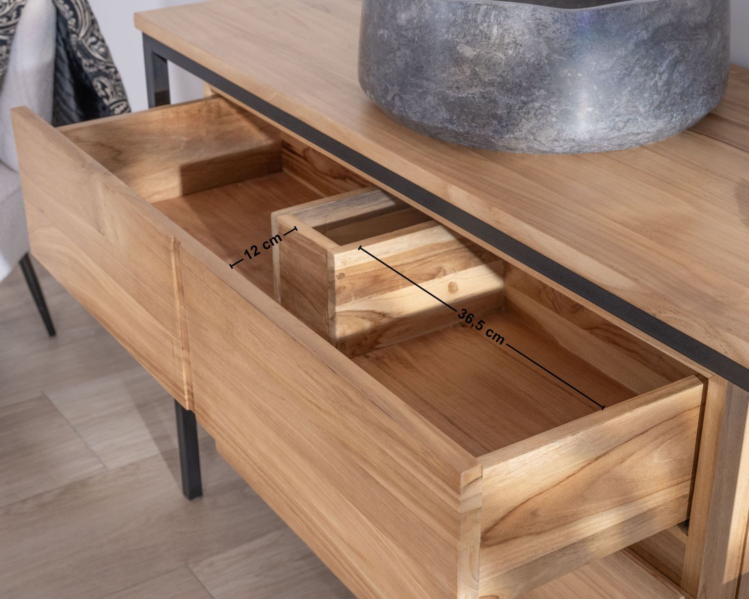 Mobile da 120 cm "Wavy" in teak contemporaneo con gambe di design in metallo