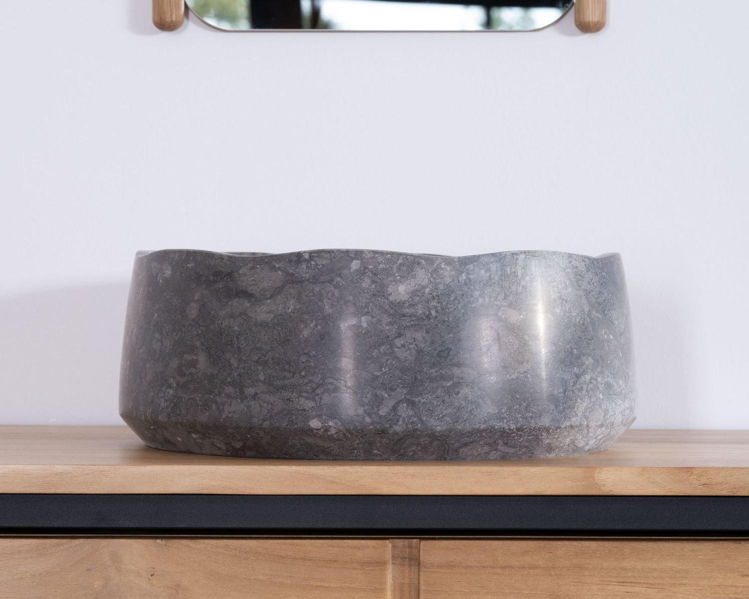 Lavabo con piedistallo rotondo "Stone" in marmo grigio, design puro