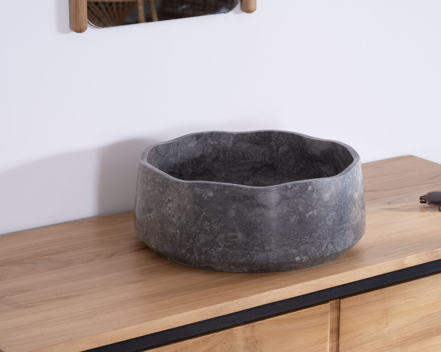 Lavabo con piedistallo rotondo "Stone" in marmo grigio, design puro