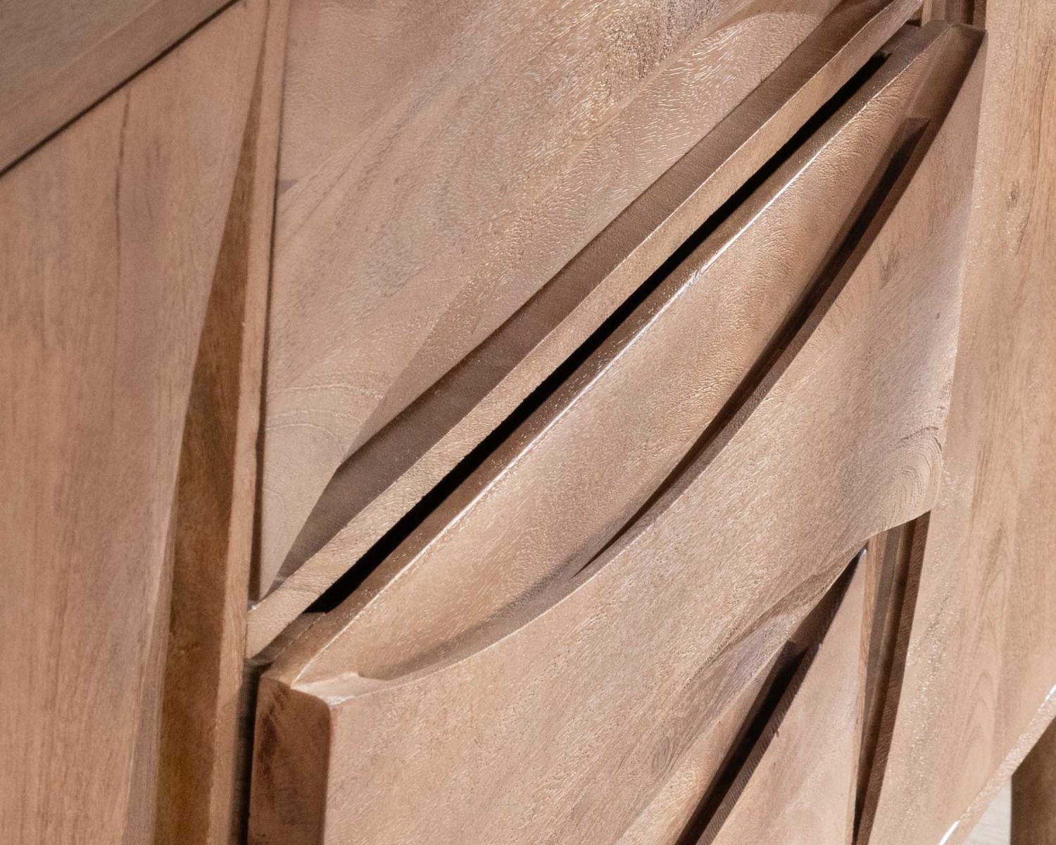 Grande credenza contemporanea in legno di mango con ante e cassetti e maniglie a incastro "Cabure"
