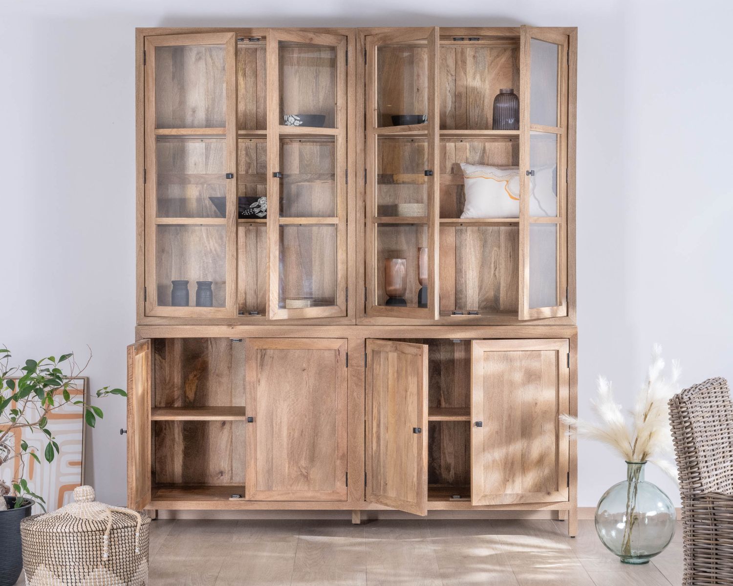 Grande cristalliera "Maestro" in legno di mango naturale con ante in vetro, 200 cm