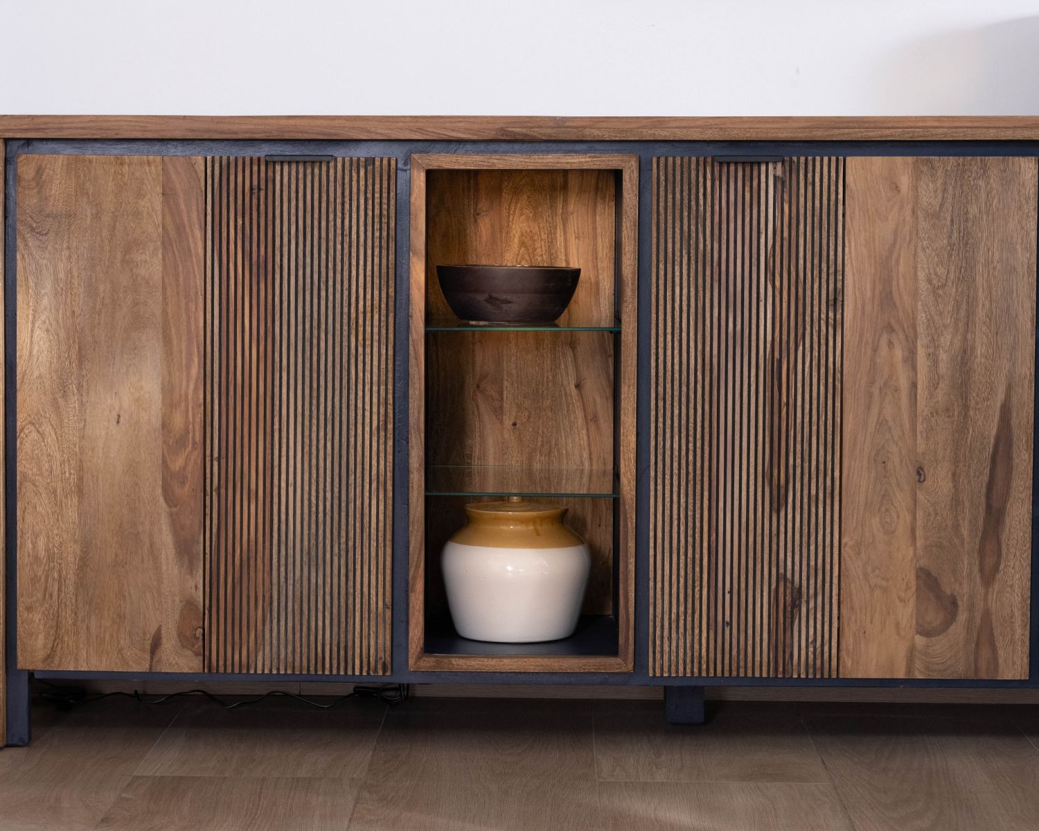 Credenza multigriglia "Enoa" con ripiani in vetro in palissandro e acacia 200 cm 