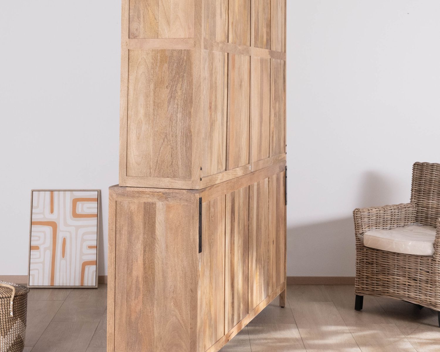 Grande cristalliera "Maestro" in legno di mango naturale con ante in vetro, 200 cm