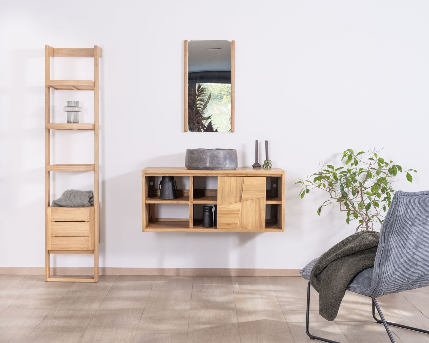 Mobiletto sospeso in teak "Tao" da 105 cm con ante scorrevoli