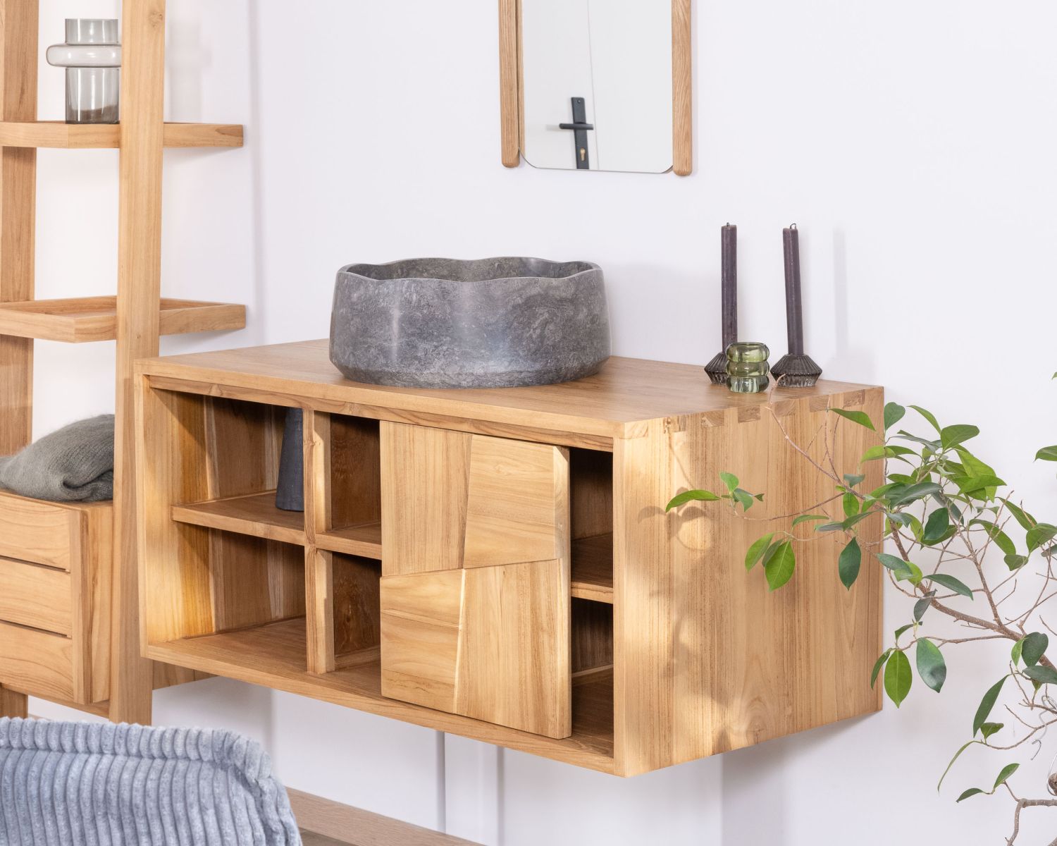 Mobiletto sospeso in teak "Tao" da 105 cm con ante scorrevoli