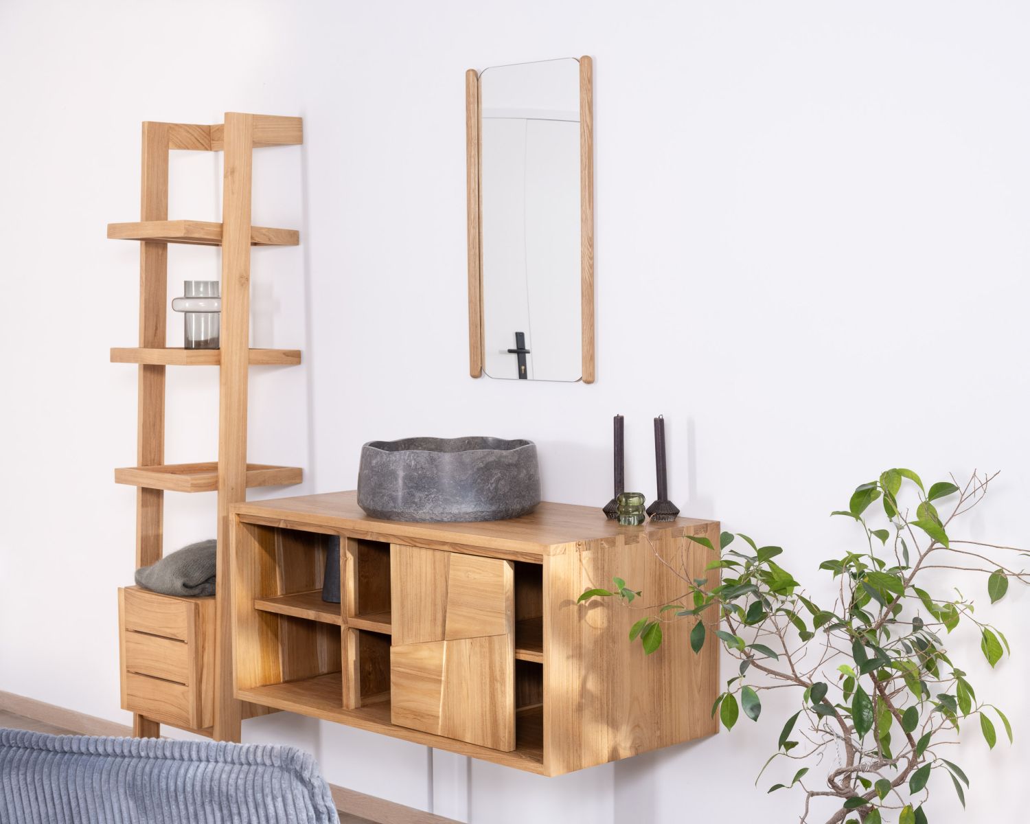 Mobiletto sospeso in teak "Tao" da 105 cm con ante scorrevoli