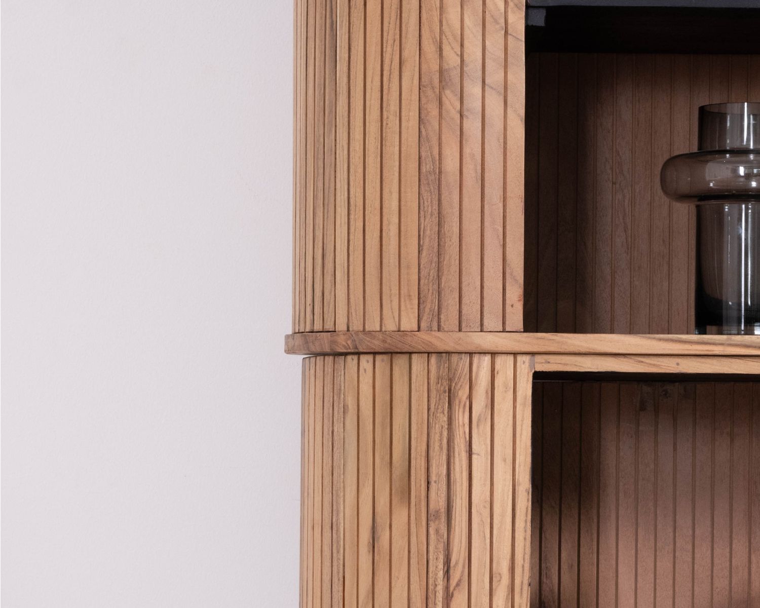 Colonna multiriparto dal design retrò in acacia "Bopee" con illuminazione a LED