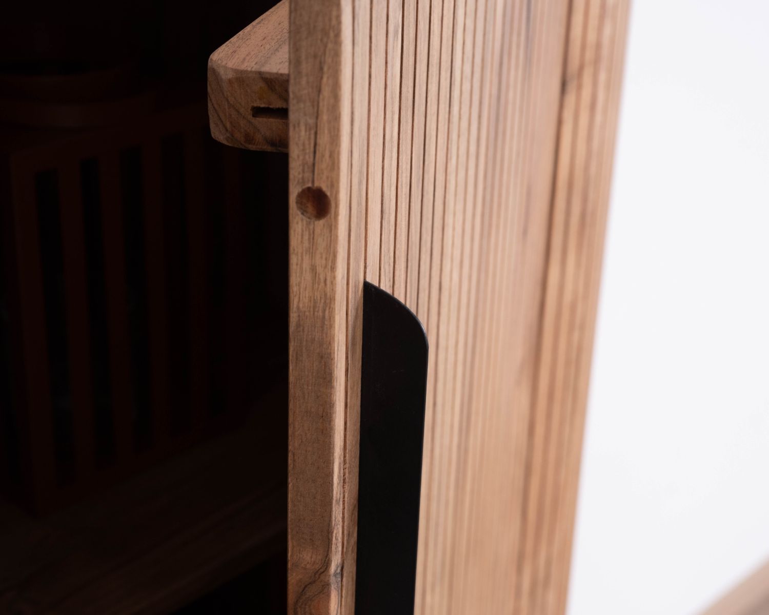 Contenitore dal design retrò "Bopee" con ripiani e illuminazione a LED