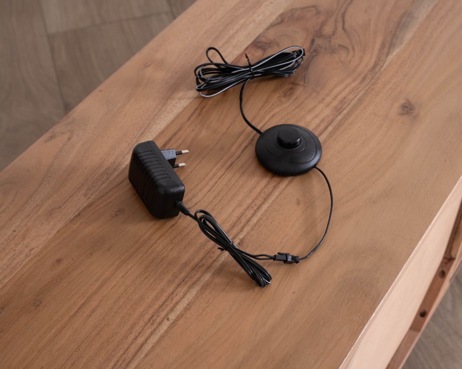 Porta TV dal design retrò "Bopee" da 175 cm con illuminazione a LED