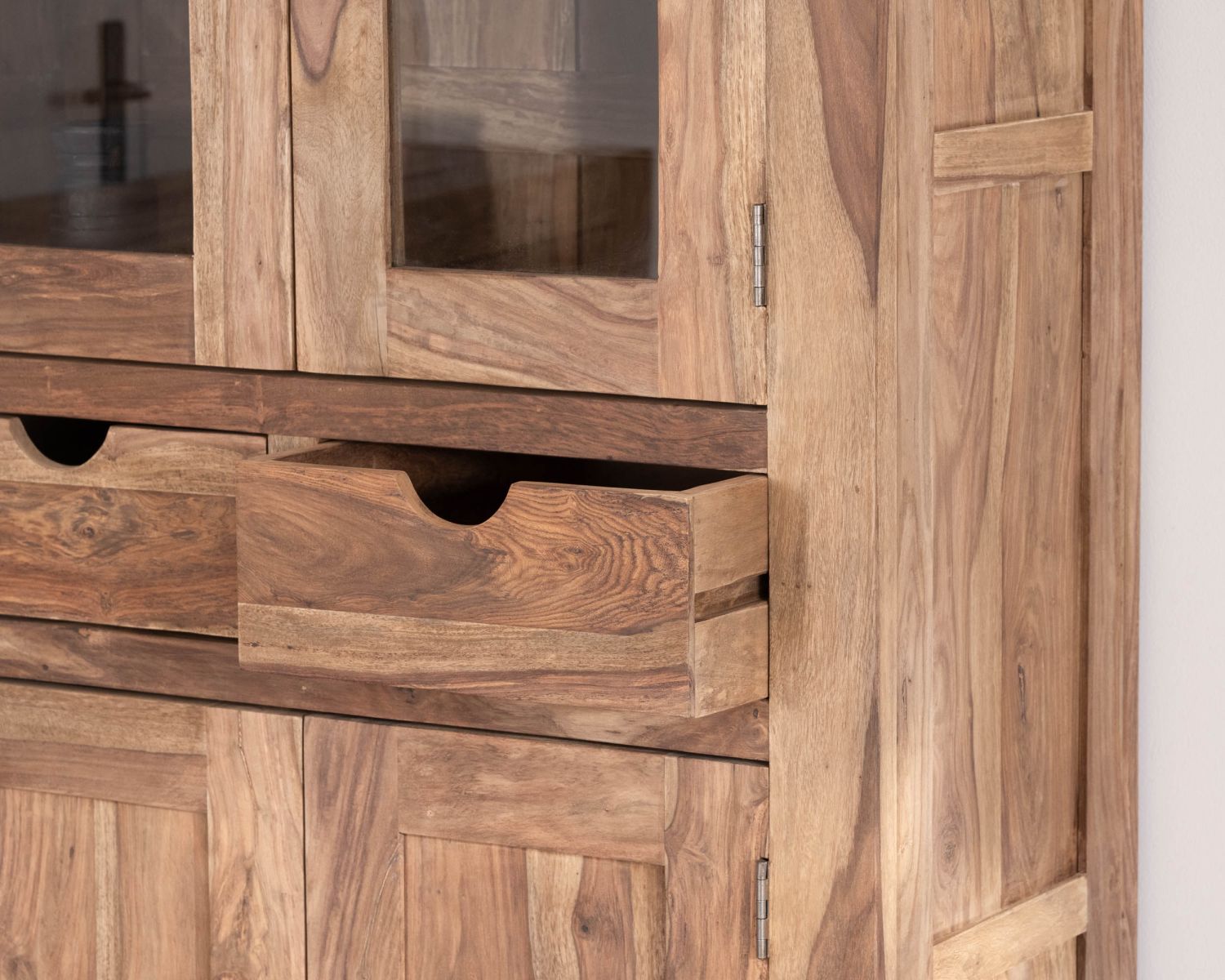 Mobile per porcellane smaltato in palissandro "Kalanohé" con 4 ante e 2 cassetti