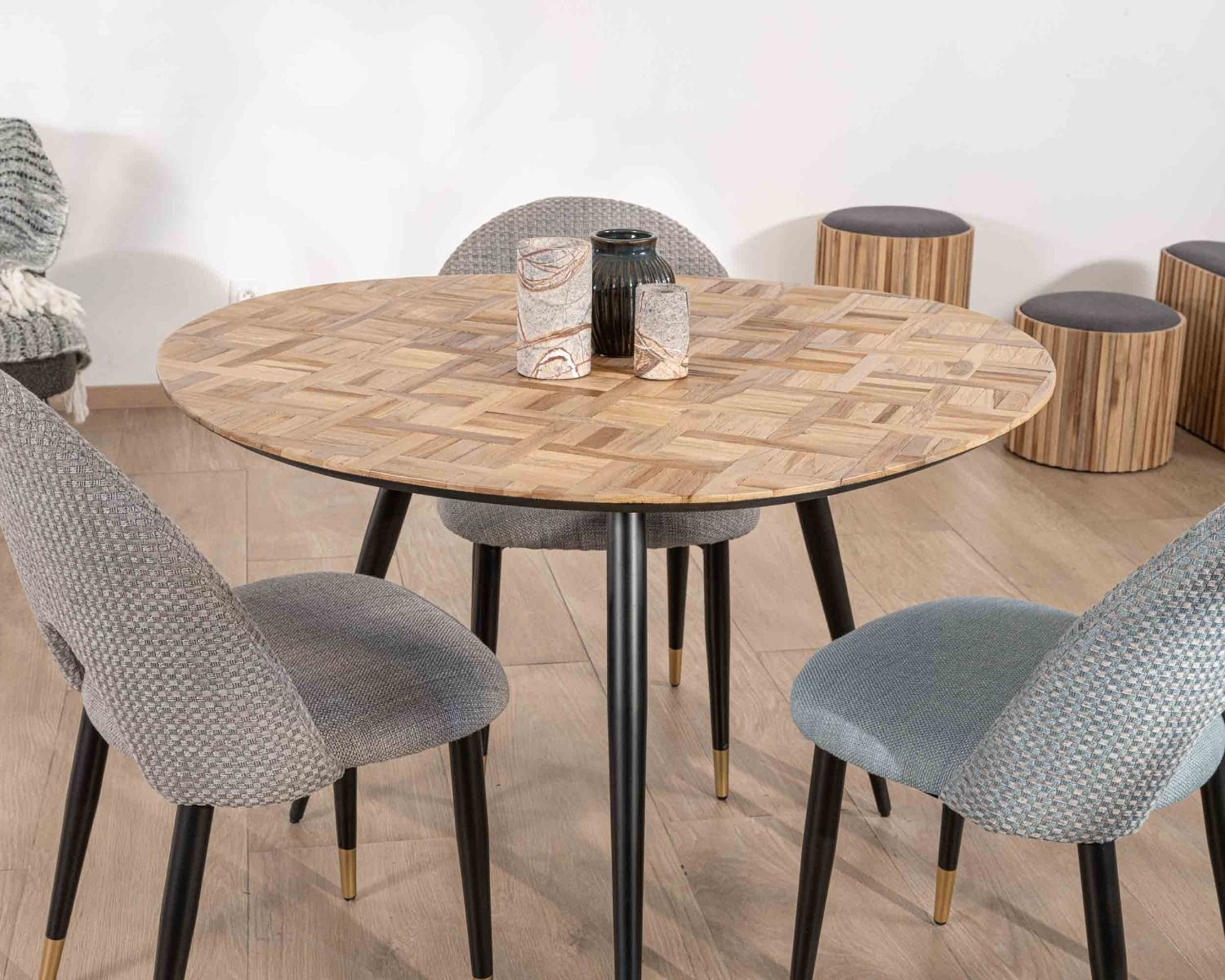 Tavolino a 3 gambe in metallo con piano intarsiato in teak "Foster" 110 cm