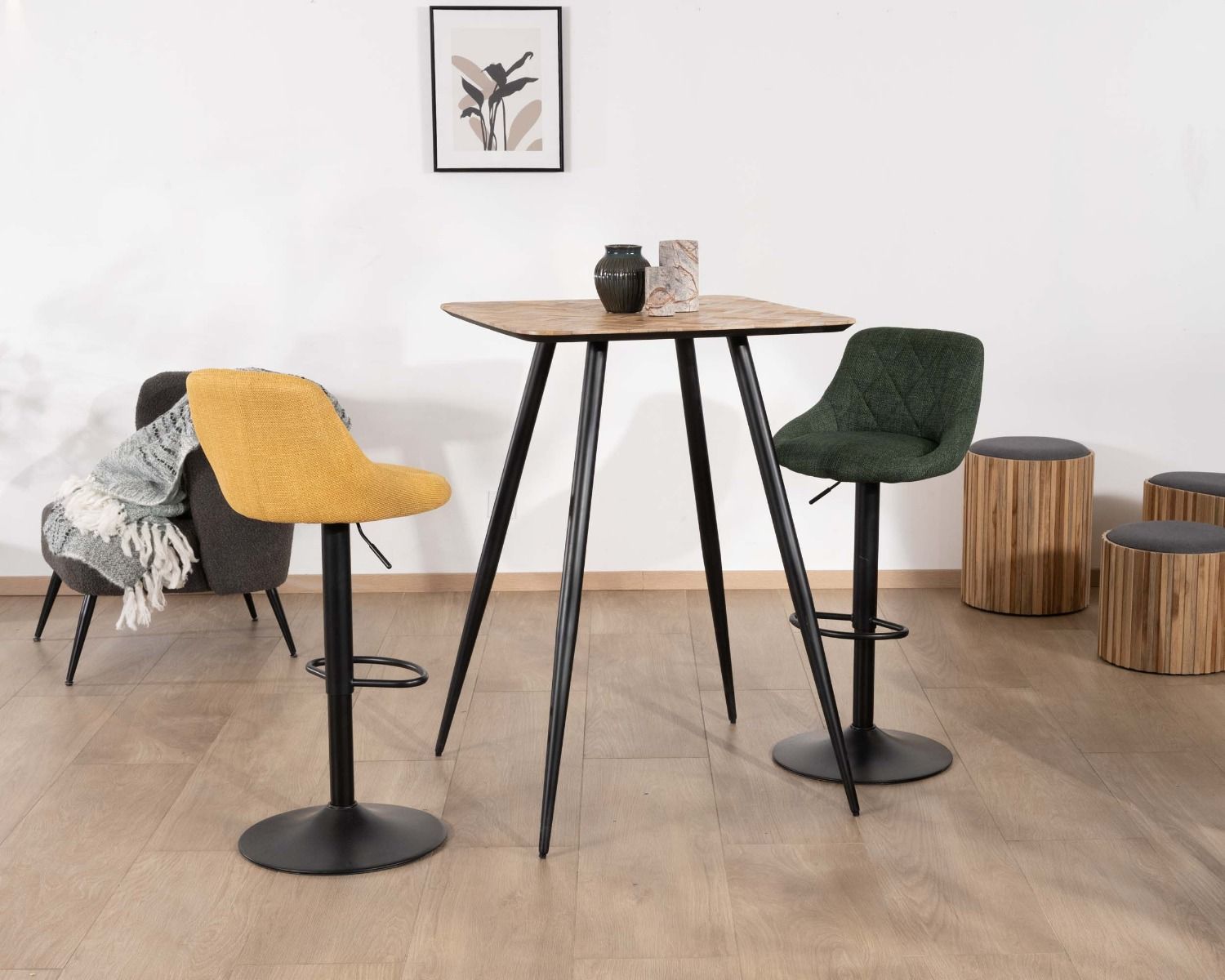 Tavolo bar quadrato "Foster" da 75 cm in teak di recupero con gambe a matita nere