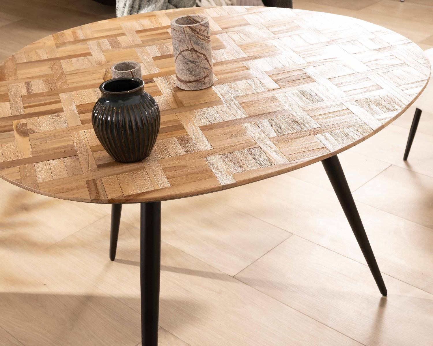 Tavolino a 3 gambe in metallo con piano intarsiato in teak "Foster" 110 cm