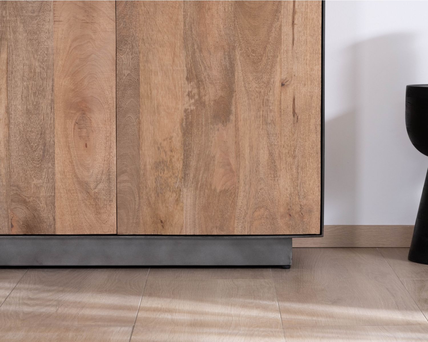 Credenza in mango massiccio "Santo", 4 ante 