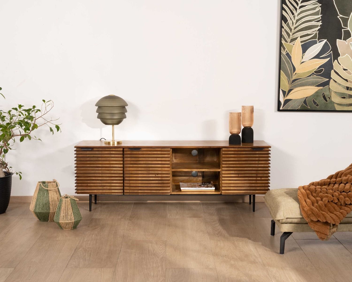 Porta TV Sheffield" 160 cm in teak e mango con gambe in metallo nero