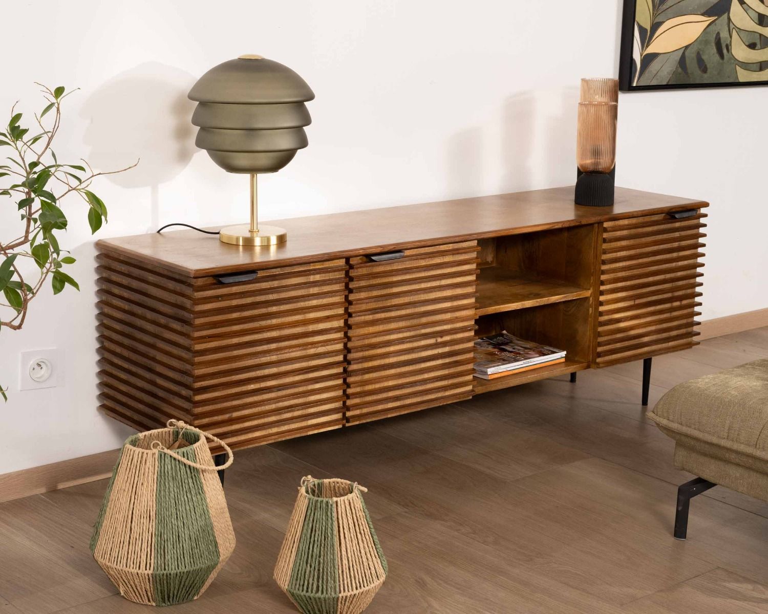 Porta TV Sheffield" 160 cm in teak e mango con gambe in metallo nero