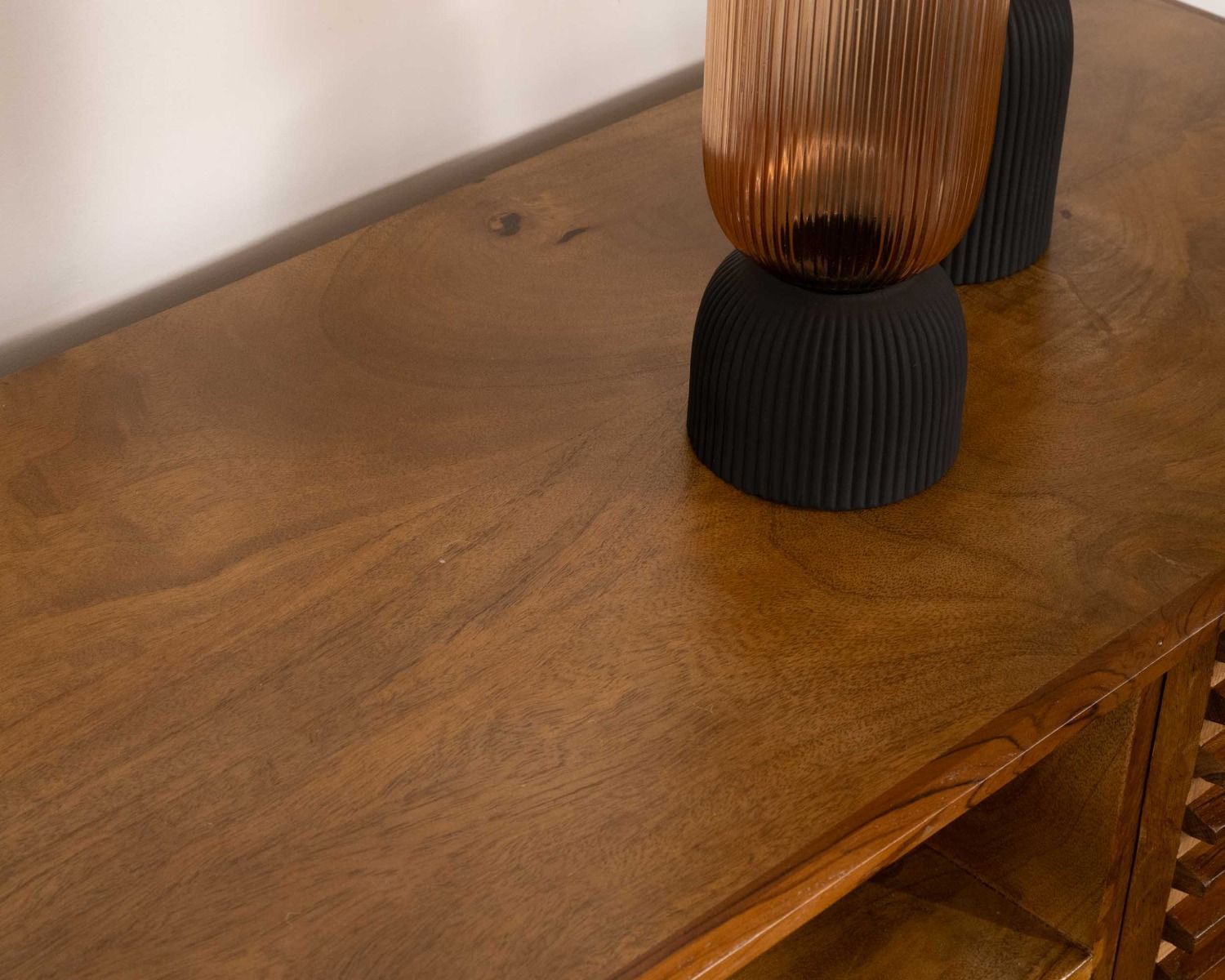 Porta TV Sheffield" 160 cm in teak e mango con gambe in metallo nero