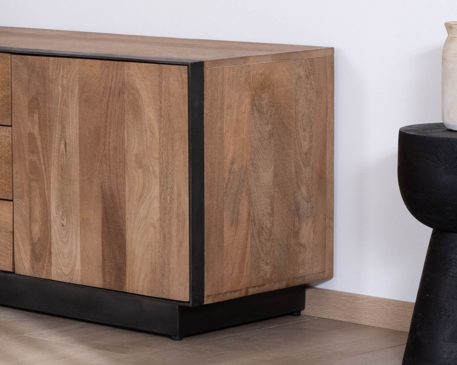 Porta TV in legno di mango "Santo" 150 cm con ante e cassetti