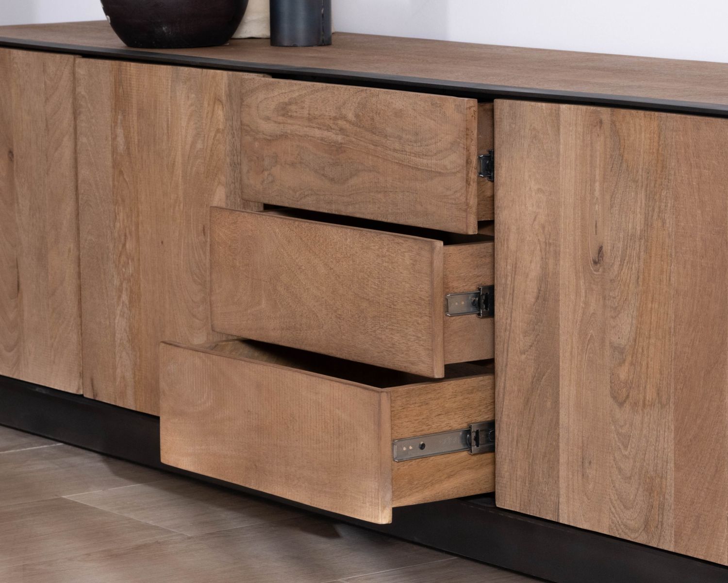 Panca TV "Santo" grande 180 cm in legno di mango con ante e cassetti