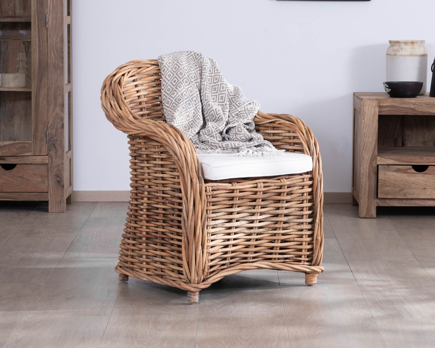 Poltrona da esterno "Taipa Beach" in rattan intrecciato con cuscino di seduta