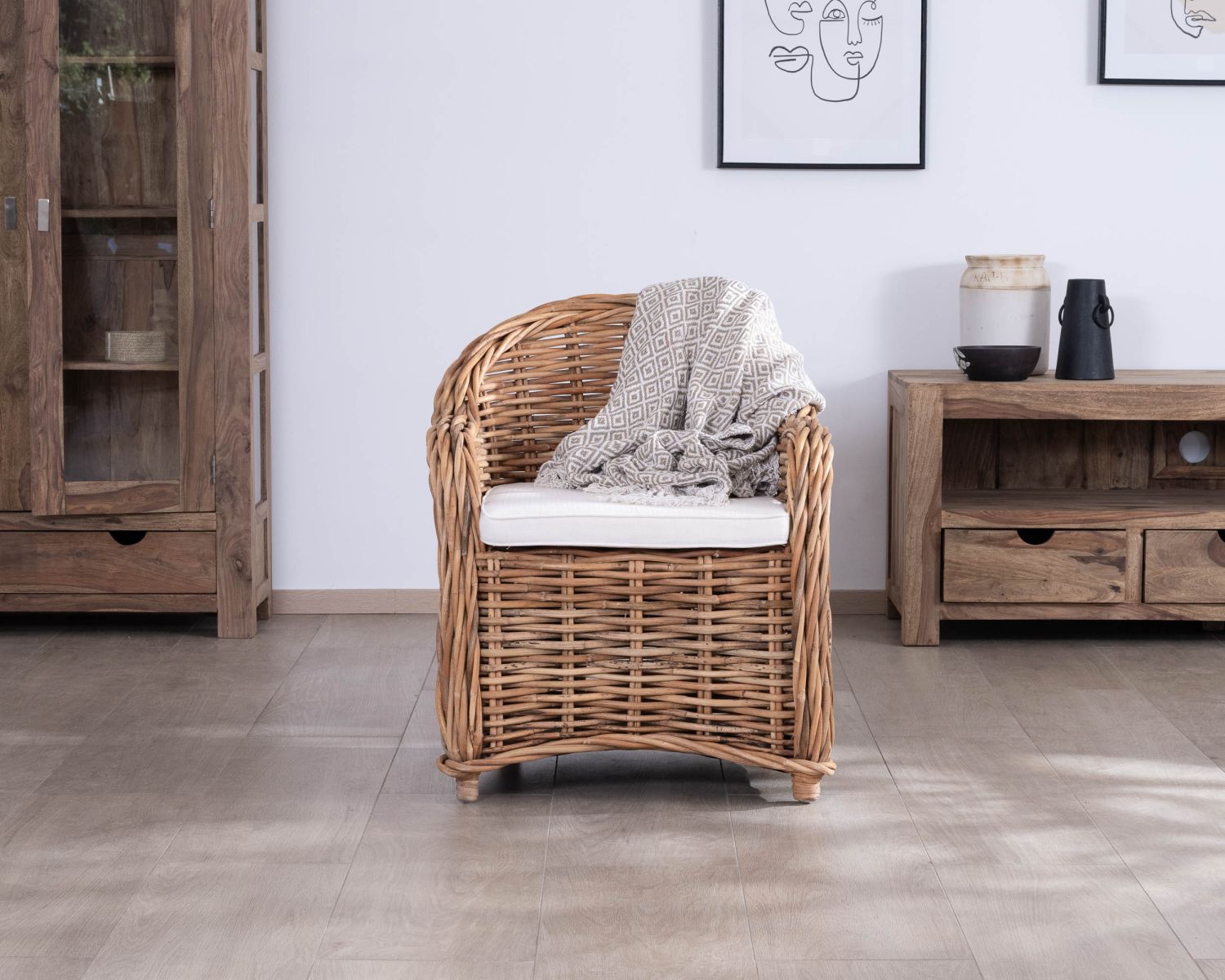 Poltrona da esterno "Taipa Beach" in rattan intrecciato con cuscino di seduta