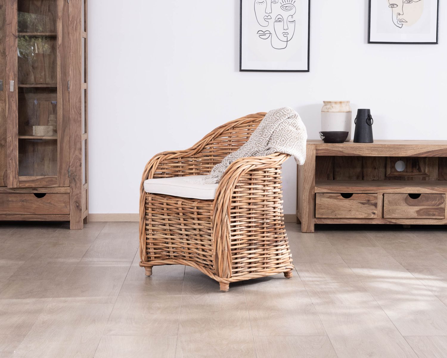 Poltrona da esterno "Taipa Beach" in rattan intrecciato con cuscino di seduta